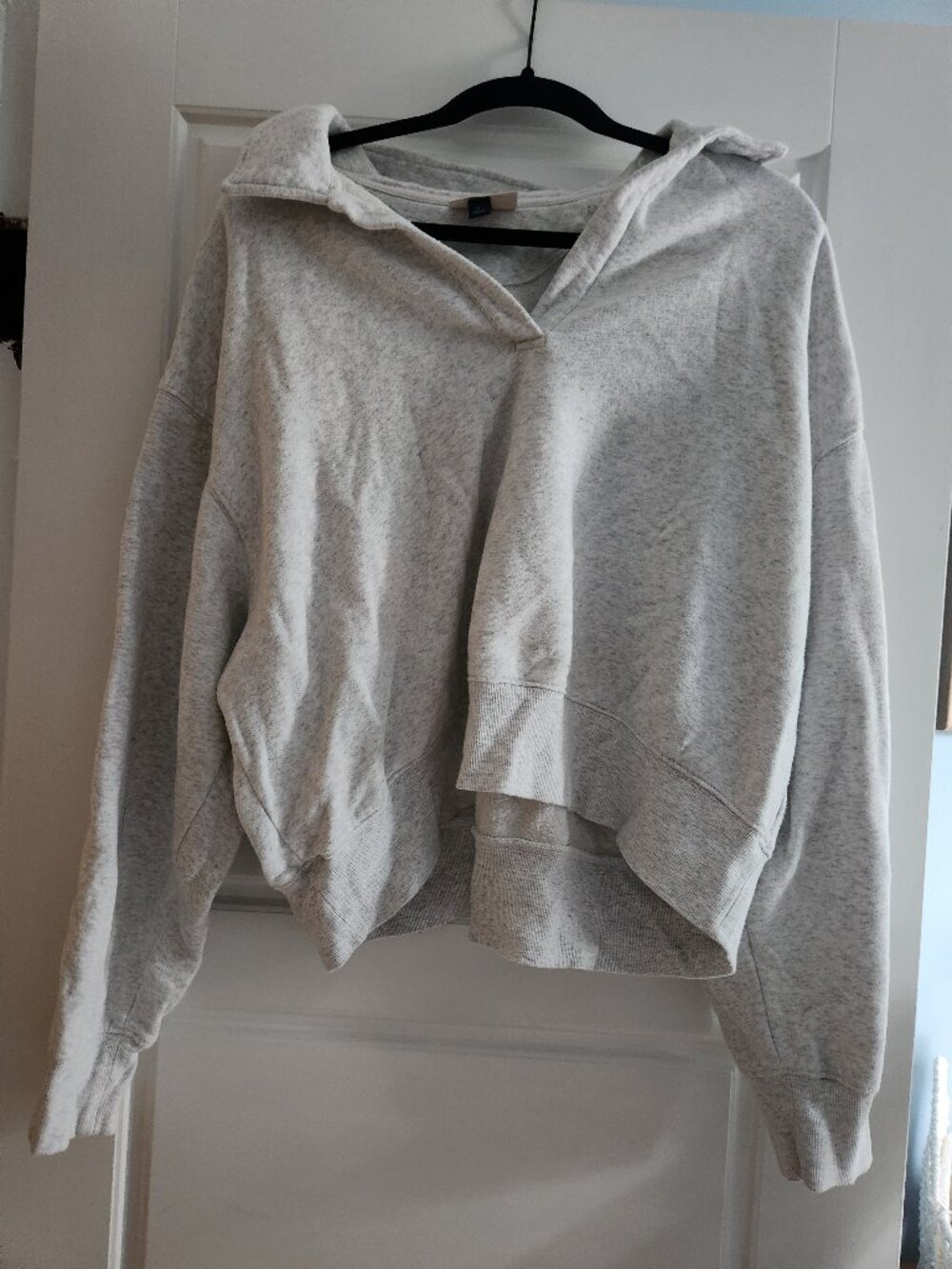 Universal threads grey cropped sweater